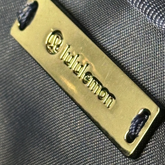 lululemon athletica Camo Crossbody Bag - Picture 6 of 6